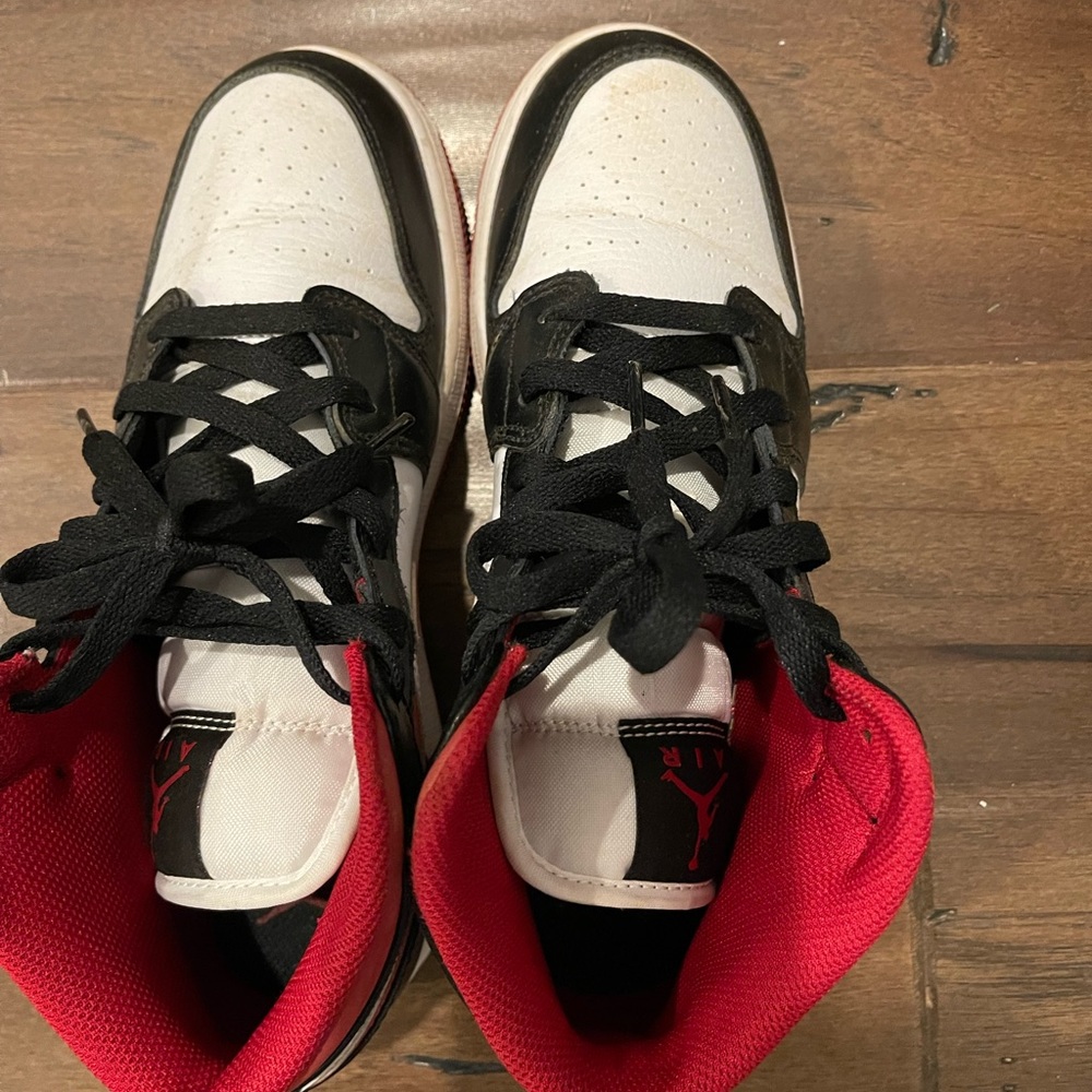 Air Jordan 1 Mid Gym Red Black White